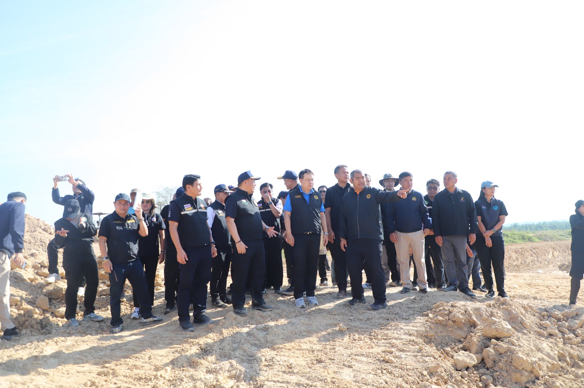 title - ข่าวดีชาวกระบี่ รมช.เกษตรฯ ลงพื้นที่ติดตามโปรเจกต์ยักษ์ ส.ป.ก. เร่งพัฒนาโครงสร้างพื้นฐานแปลงพื้นที่เป้าหมาย คทช. ในเขตปฏิรูปที่ดิน กว่า 4,300 ไร่ มุ่งสร้างอาชีพอย่างยั่งยืน